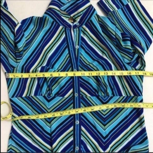 Notations Blue Button Front Chevron Print Top - Picture 5 of 7